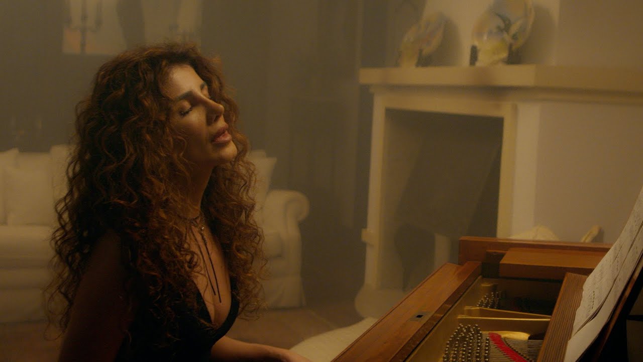 Paula Fernandes - Amar De Novo (Set Fire To The Rain) - Clipe Oficial