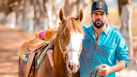 O cantor sertanejo Sorocaba tem um haras que é o verdadeiro império dos cavalos (Foto: Reprodução Instagram)