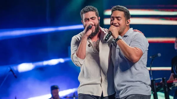 Henrique e Juliano fazem show no Maracanã e causam interdições no trânsito do Rio; veja rotas alternativas 2 Henrique & Juliano seguem imparáveis e ocupam o topo entre as duplas sertanejas mais ouvidas (Foto: Divulgação)