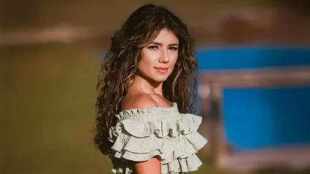 Paula Fernandes surpreende e será avó em nova novela da Globo; entenda o papel Aos 41 anos, cantora volta à TV em "Coração Acelerado" com personagem inspirada em sua própria trajetória