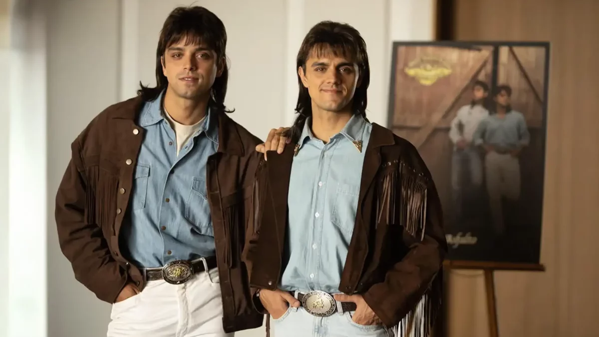 As Aventuras de José & Durval revive a história lendária de Chitãozinho & Xororó "As Aventuras de José & Durval"a trajetória emocionante que transformou o sertanejo no Brasil (Foto: Divulgação)