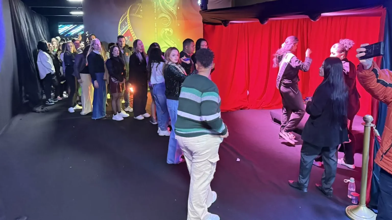 Luan Santana emociona fãs com exposição “Luan – A Experiência” em Curitiba Mostra celebra 18 anos de carreira de Luan Santana e antecipa o show mais grandioso do cantor