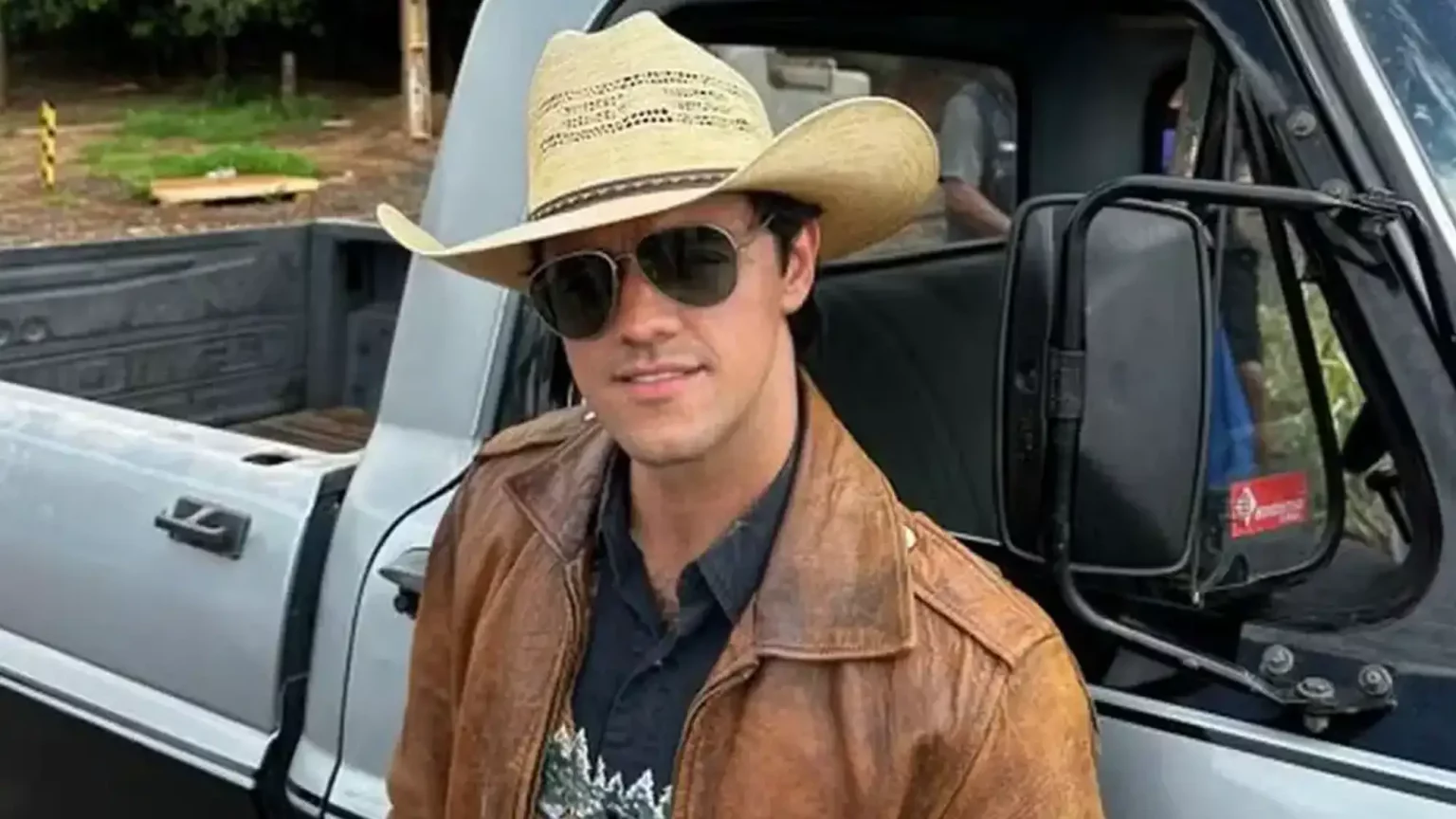 Felipe Simas vive Asa Branca em novo filme sobre o lendário locutor de rodeios Felipe Simar interpreta o carismático locutor e cantor que marcou os anos 1990 com fama, polêmicas e superação