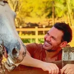 Descubra qual cantor sertanejo é dono de uma fazenda avaliada em até R$ 60 milhões 5 Eduardo Costa revela detalhes de sua fazenda de luxo que impressiona até o agronegócio (Foto: Redes Sociais)