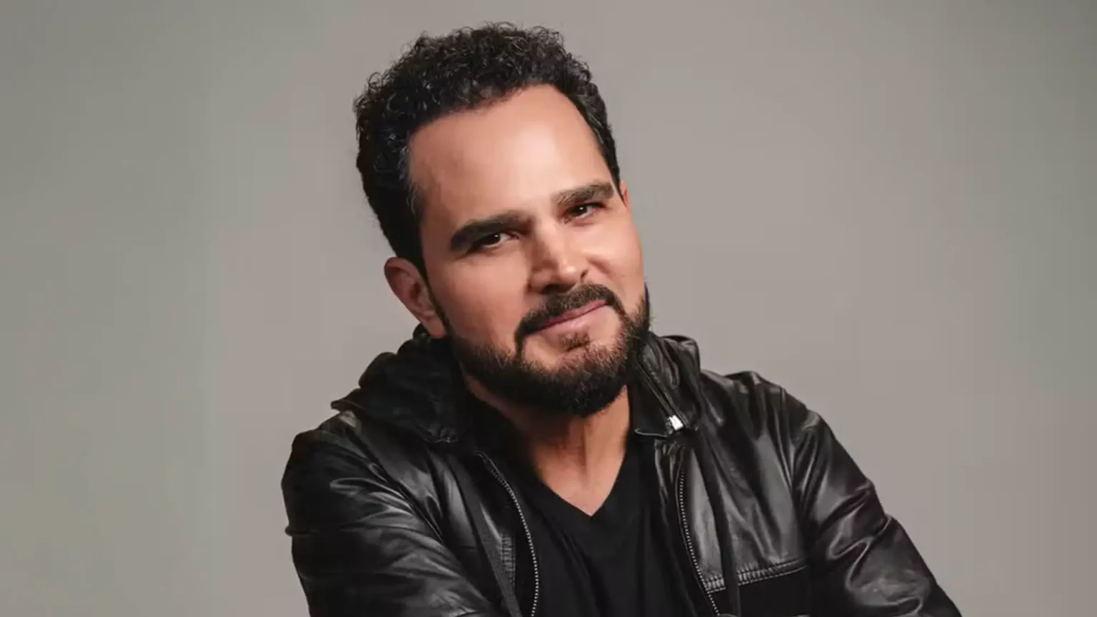 Luciano Camargo revela quem o inspirou a fazer segunda voz na dupla Luciano surpreende ao dizer quem ensinou seu estilo na música sertaneja (Foto: Divulgação)