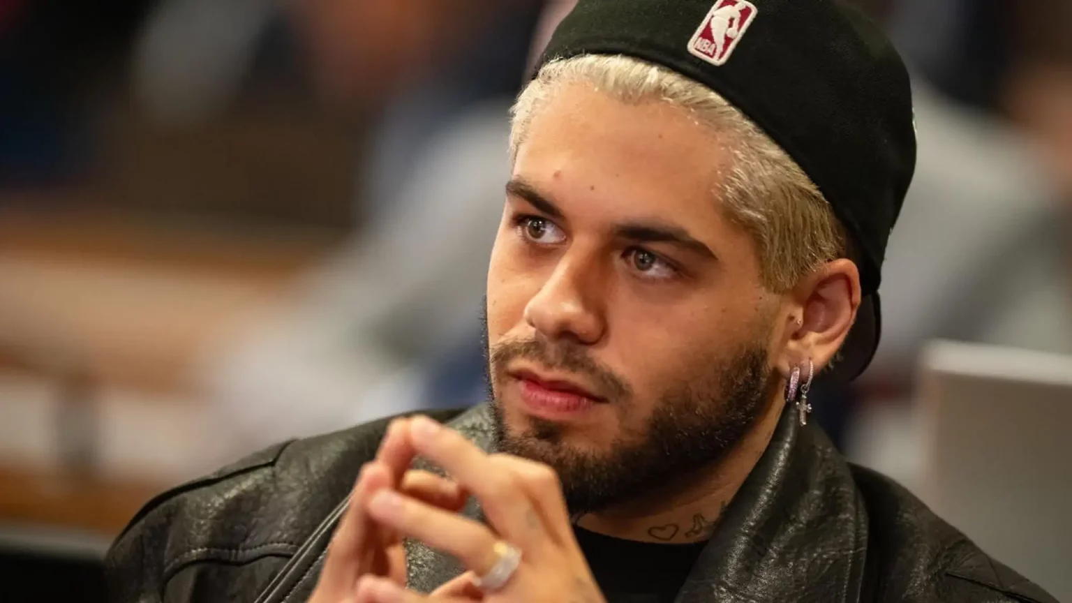 Zé Felipe causa polêmica ao dirigir com filho no colo Assessoria tenta explicar vídeo de Zé Felipe que gerou críticas nas redes (Foto: Reprodução Instagram)