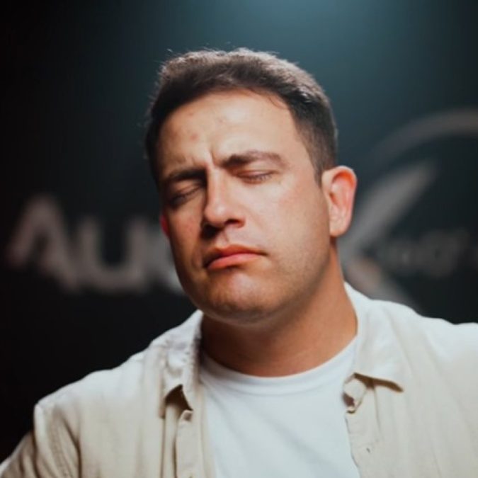 Caporezzo revela seu talento na música sertaneja e surpreende! Caporezzo revela seu talento na música sertaneja e surpreende!