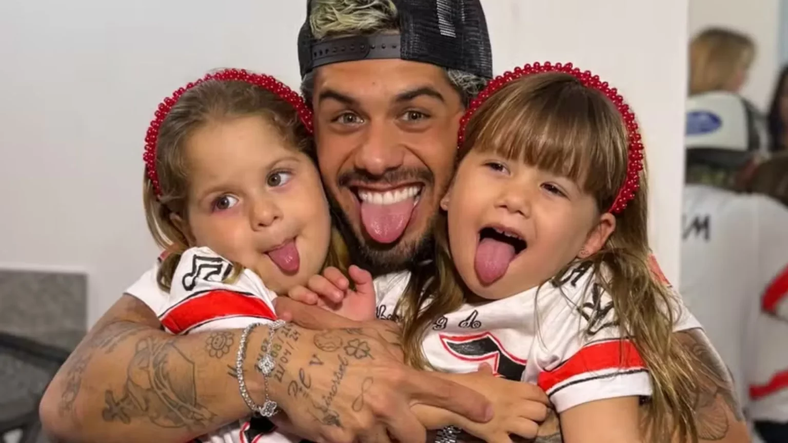 Filhas de Zé Felipe encantam com sua voz no sertanejo! Filhas de Zé Felipe encantam com sua voz no sertanejo!