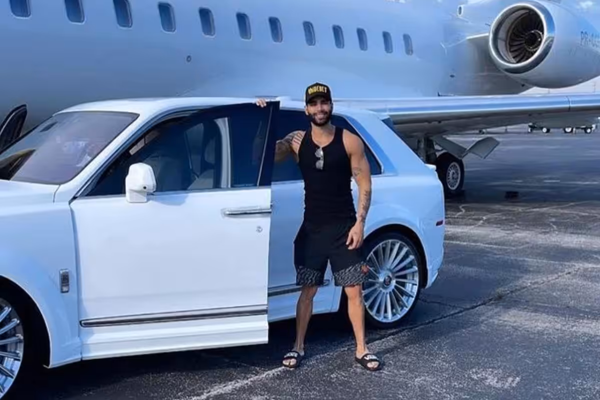 Gusttavo Lima exibe novo carro de luxo e gera repercussão Gusttavo Lima exibe novo carro de luxo e gera repercussão