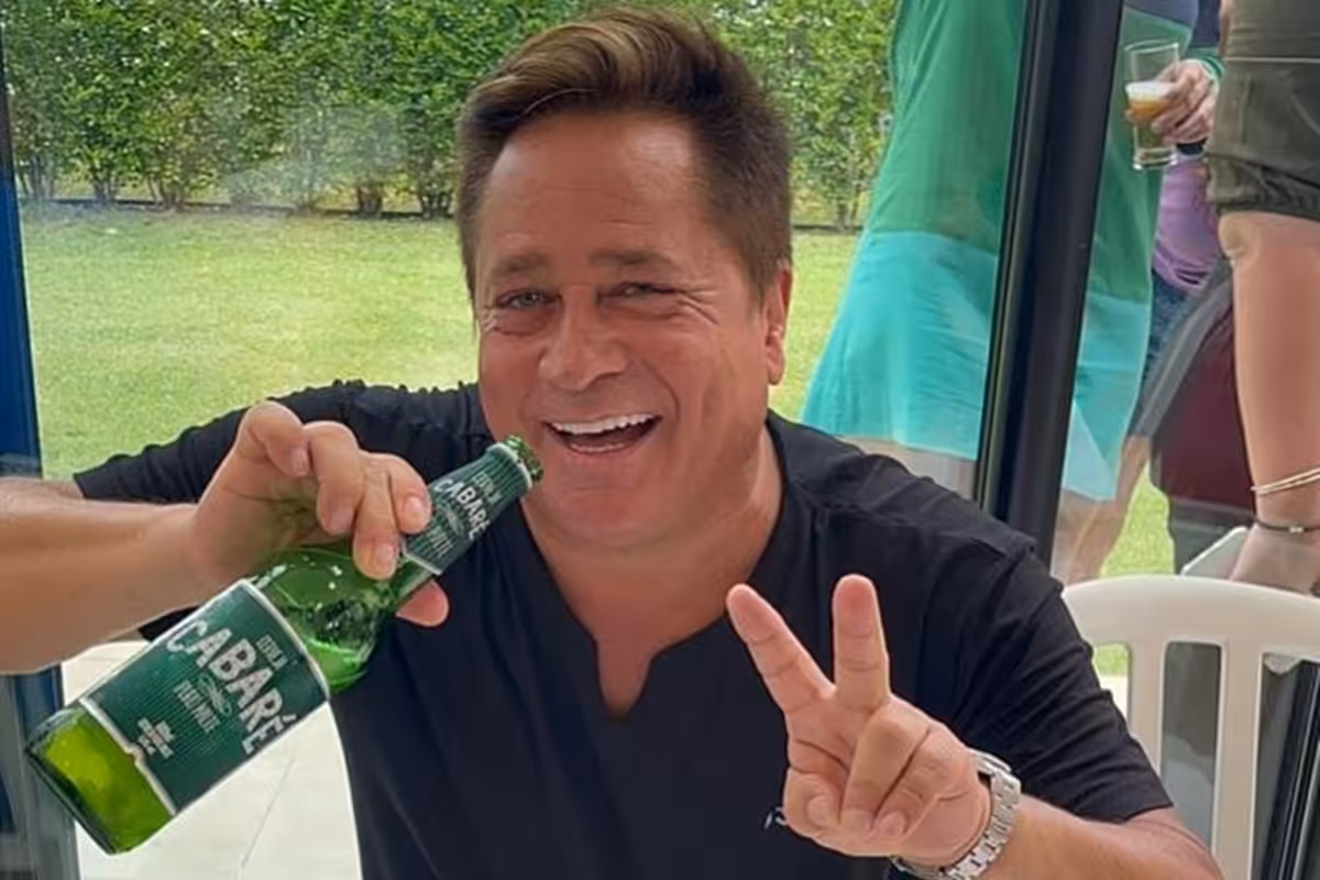 Leonardo revela os segredos curiosos de sua mala de viagem!