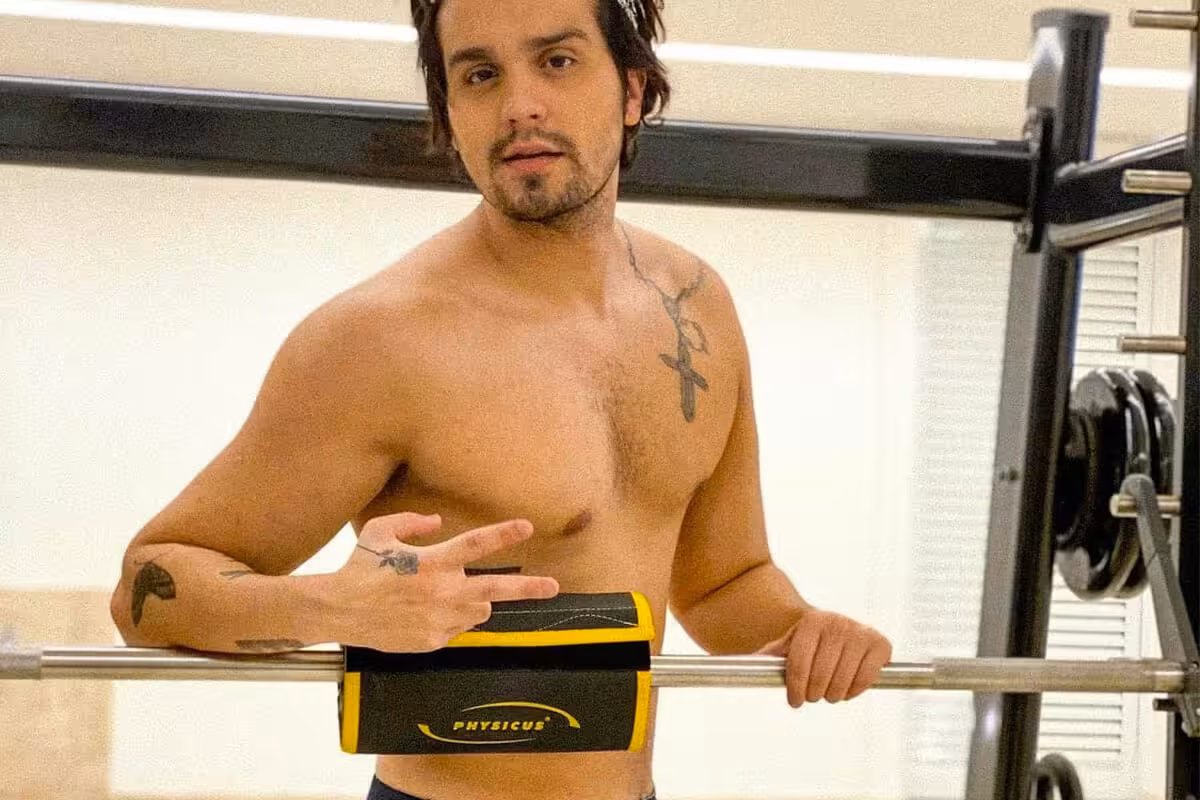 Luan Santana encanta fãs com suas fotos ousadas e irresistíveis