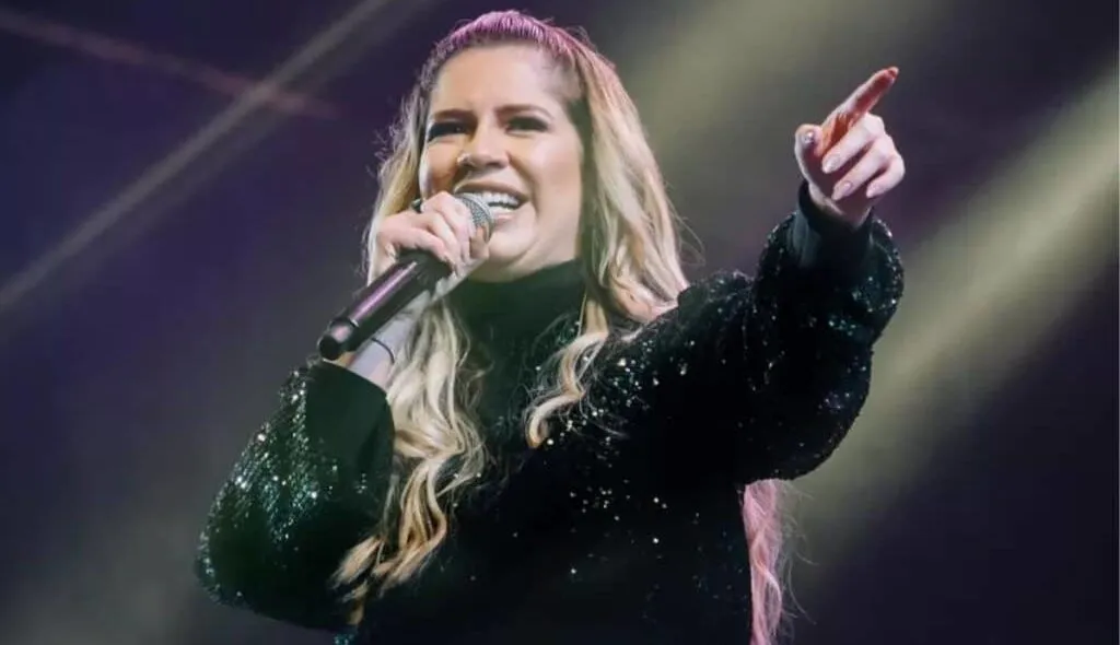 Marília Mendonça é vista na bar da mãe em imagem surpreendente Marília Mendonça é vista na bar da mãe em imagem surpreendente