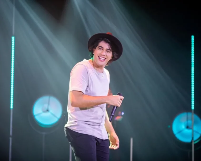 Nattan brilha em show gratuito no Esquenta de Caldas Country!