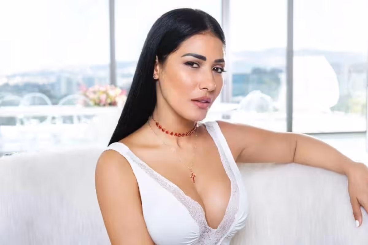 Após o fim da dupla Simone & Simaria, a cantora enfrenta críticas, brigas judiciais e opta por se afastar dos holofotes (Foto: Reprodução Redes Sociais)