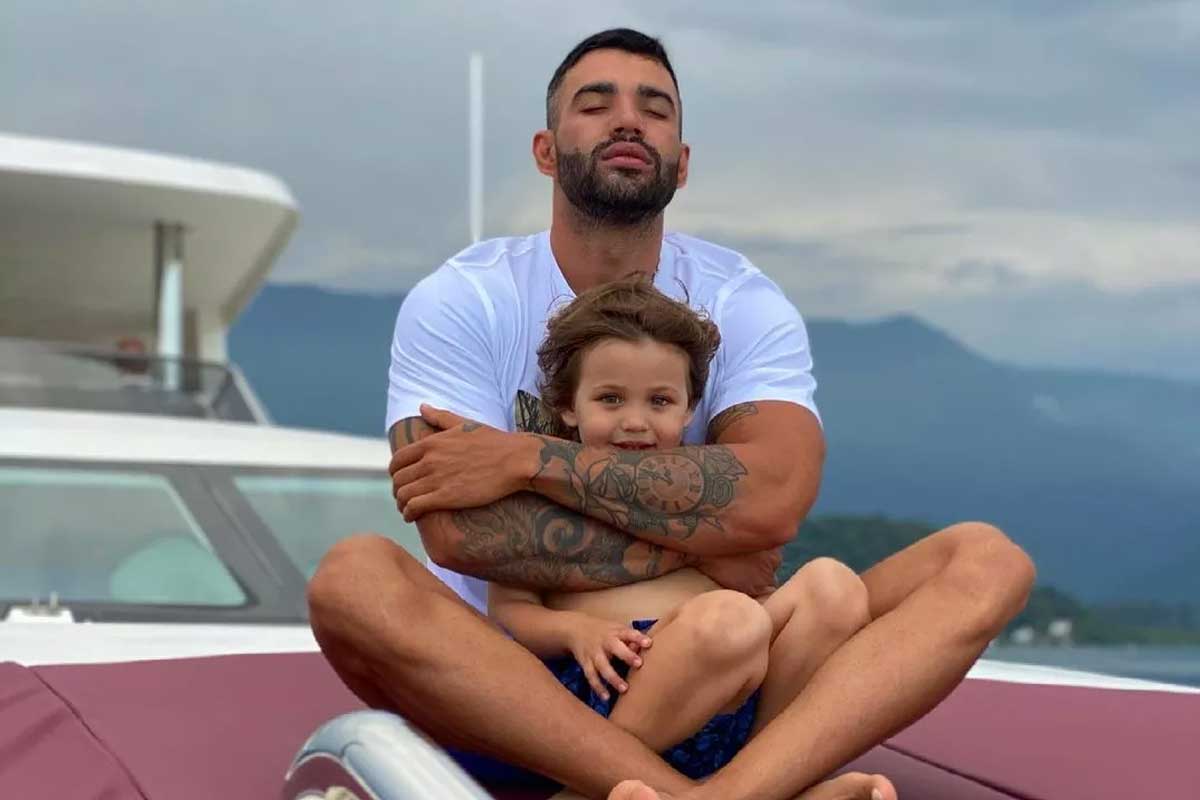 Iate de Gusttavo Lima, comprado de Roberto Carlos, pode chegar a R$ 25 milhões O iate Lady Laura IV, de Gusttavo Lima, avaliado em até R$ 25 milhões, fica ancorado em Angra dos Reis e impressiona pelos detalhes.