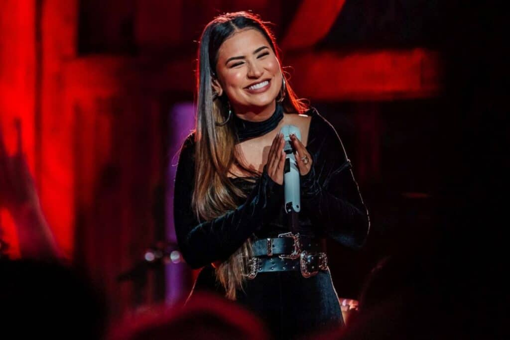 Simone Mendes traz a essência de Marília Mendonça em suas músicas