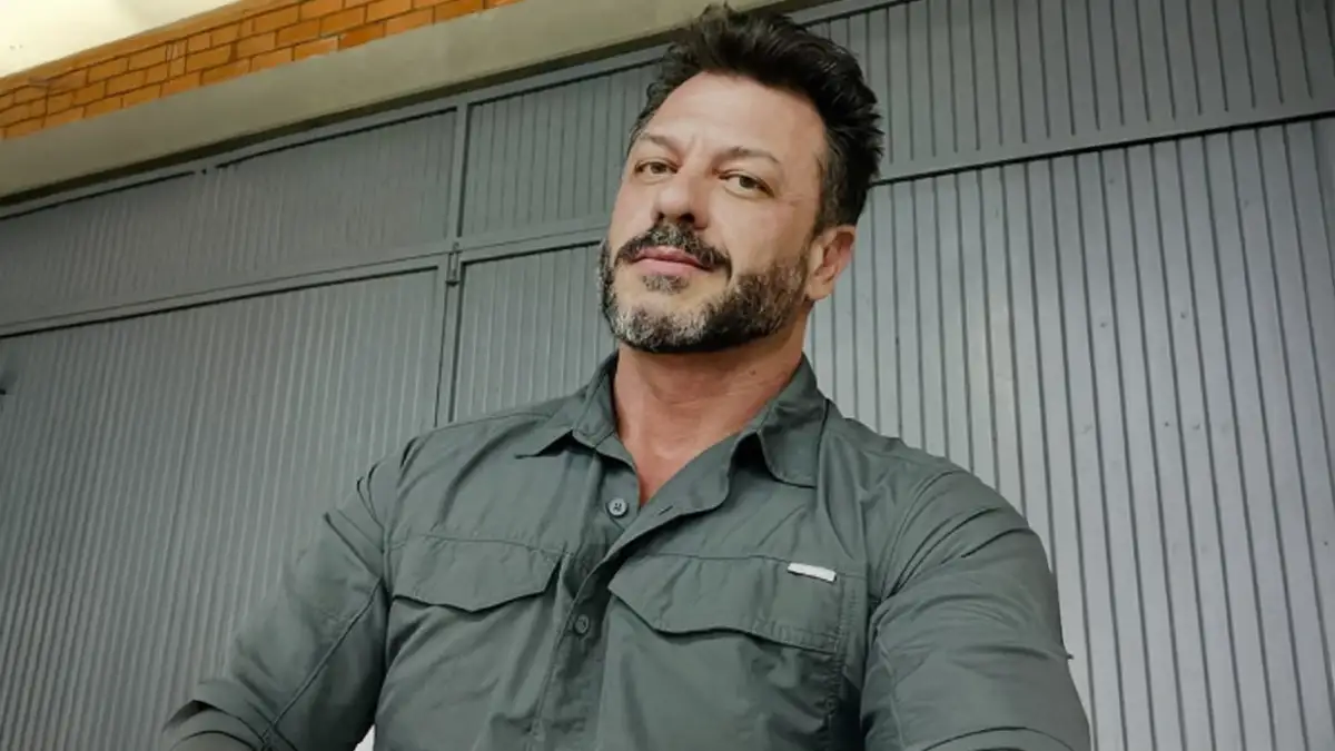 Cantor sertanejo é morto a tiros após briga de trânsito no Paraná Discussão por ultrapassagem termina em tragédia: suspeito foge após os disparos contra cantor sertanejo (Foto: Reprodução Instagram)