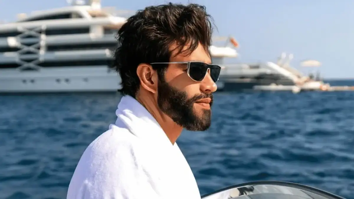 Embaixador: Conheça o interior do iate de R$ 25 milhões de Gusttavo Lima Luxo sobre as águas: veja por dentro do iate de R$ 25 milhões de Gusttavo Lima, o “Embaixador” (Foto: Reprodução Instagram)