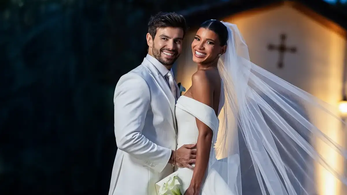 Jakelyne Oliveira e Mariano embarcam para lua de mel em Fernando de Noronha Casal celebra nova fase do casamento em um dos destinos mais paradisíacos do Brasil (Foto: Reprodução Instagram)
