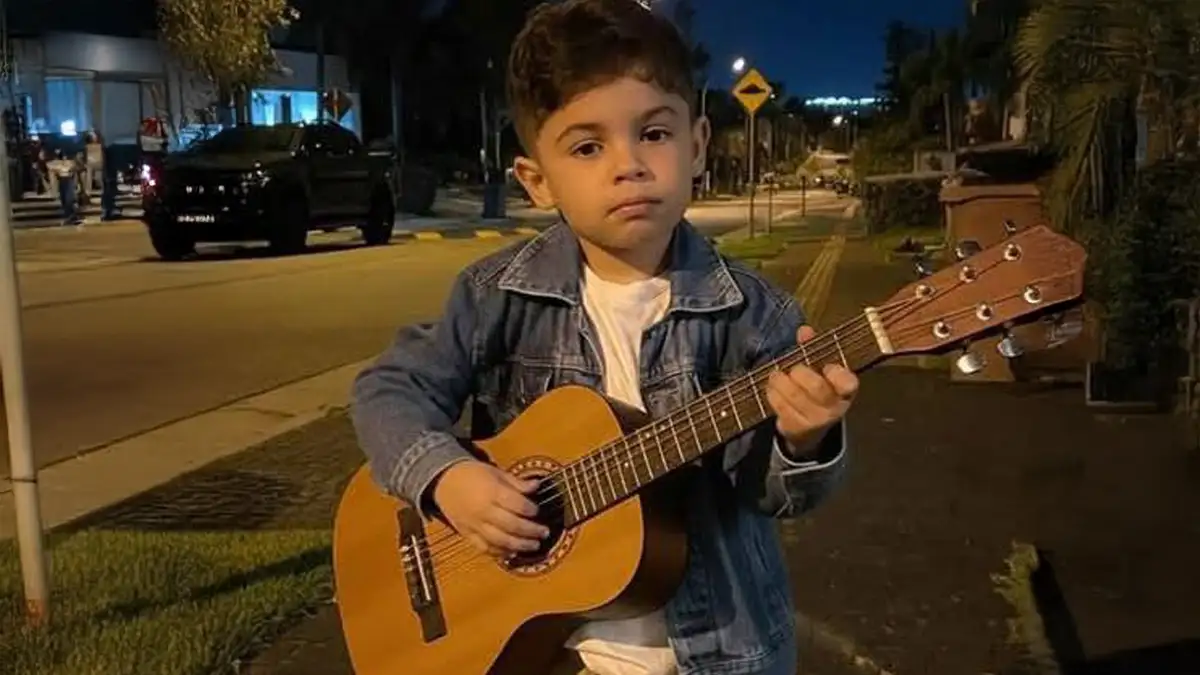 Foto rara do pequeno Leo. Filho de Marília Mendonça, prestes a completar 5 anos, resgata memória afetiva da cantora (Foto: Reprodução Instagram)