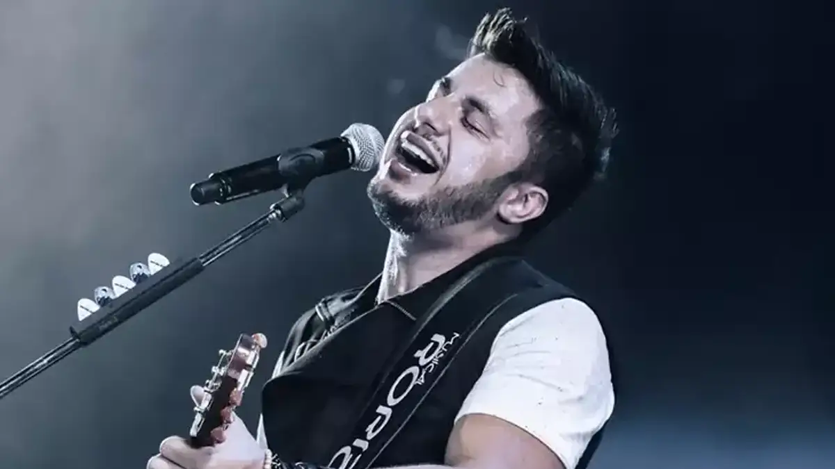 Conheça a mansão luxuosa onde Cristiano Araújo morava antes de sua morte Localizada em Goiânia, a residência do cantor sertanejo se tornou um símbolo de carinho, sucesso e saudade (Foto: Flaney Gonzalles)