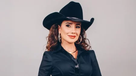 Paula Fernandes Rebate Fama de “Antipática” e Confirma Estreia em Novela da Globo Paula Fernandes Fala Sobre Haters e Novela Coração Acelerado (Foto: Divulgação)