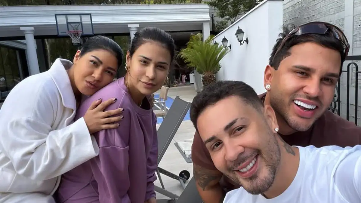 Simone e Simaria surpreendem fãs com show inesperado na casa de Carlinhos Maia Reencontro sertanejo: Simone e Simaria fazem rara aparição cantando juntas (Reprodução: Instagram)