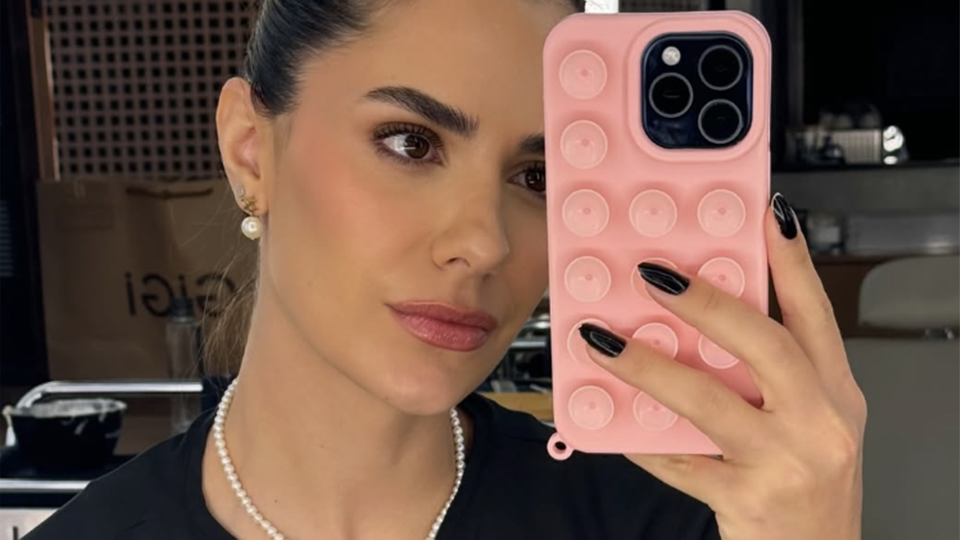 Esposa de Luan Santana brilha com novo visual para o Réveillon!