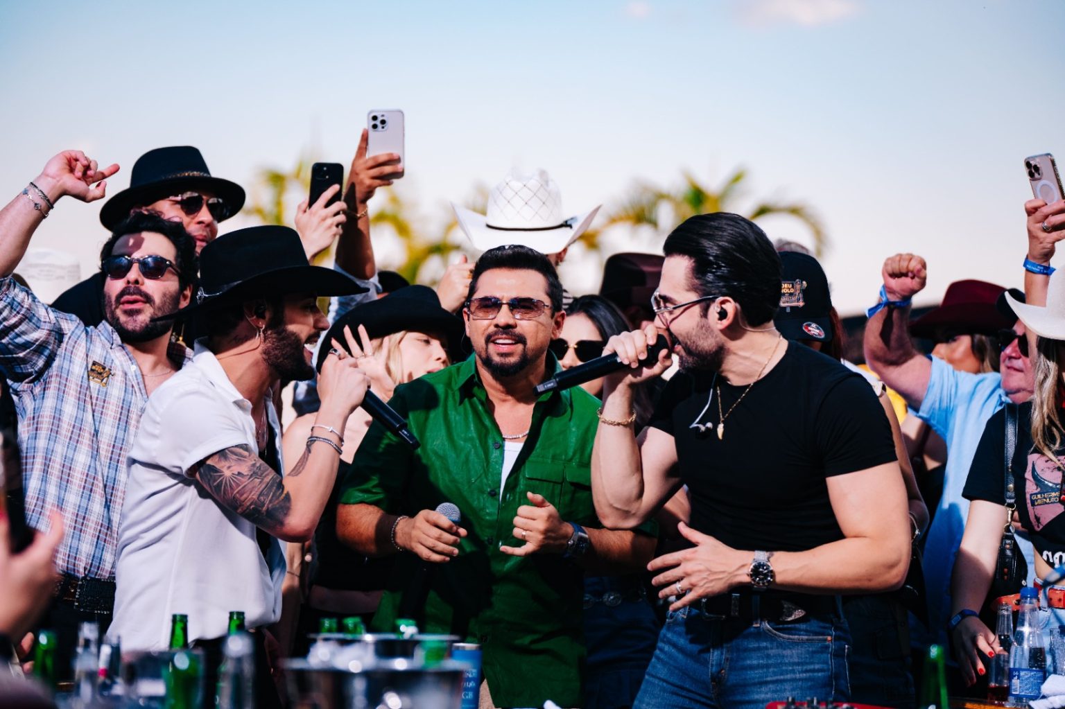 Guilherme & Benuto e Xand Avião lançam EP “Deu Rolo no Barretão”! Guilherme & Benuto e Xand Avião lançam EP “Deu Rolo no Barretão”!