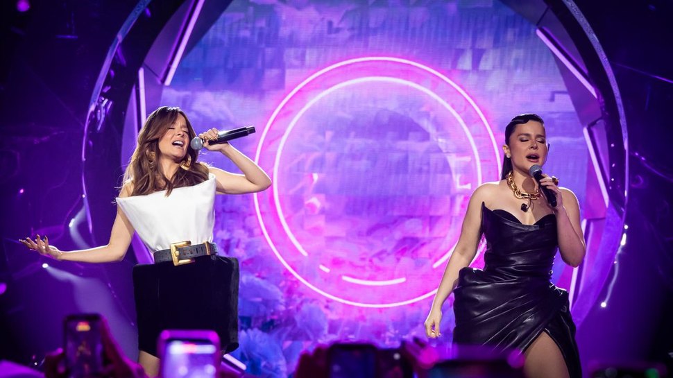 Maiara e Maraisa lançam DVD inédito em grandioso estúdio paulista Maiara e Maraisa lançam DVD inédito em grandioso estúdio paulista