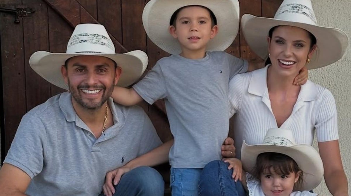 Mano Walter revela gênero do bebê em emocionante chá revelação Mano Walter revela gênero do bebê em emocionante chá revelação