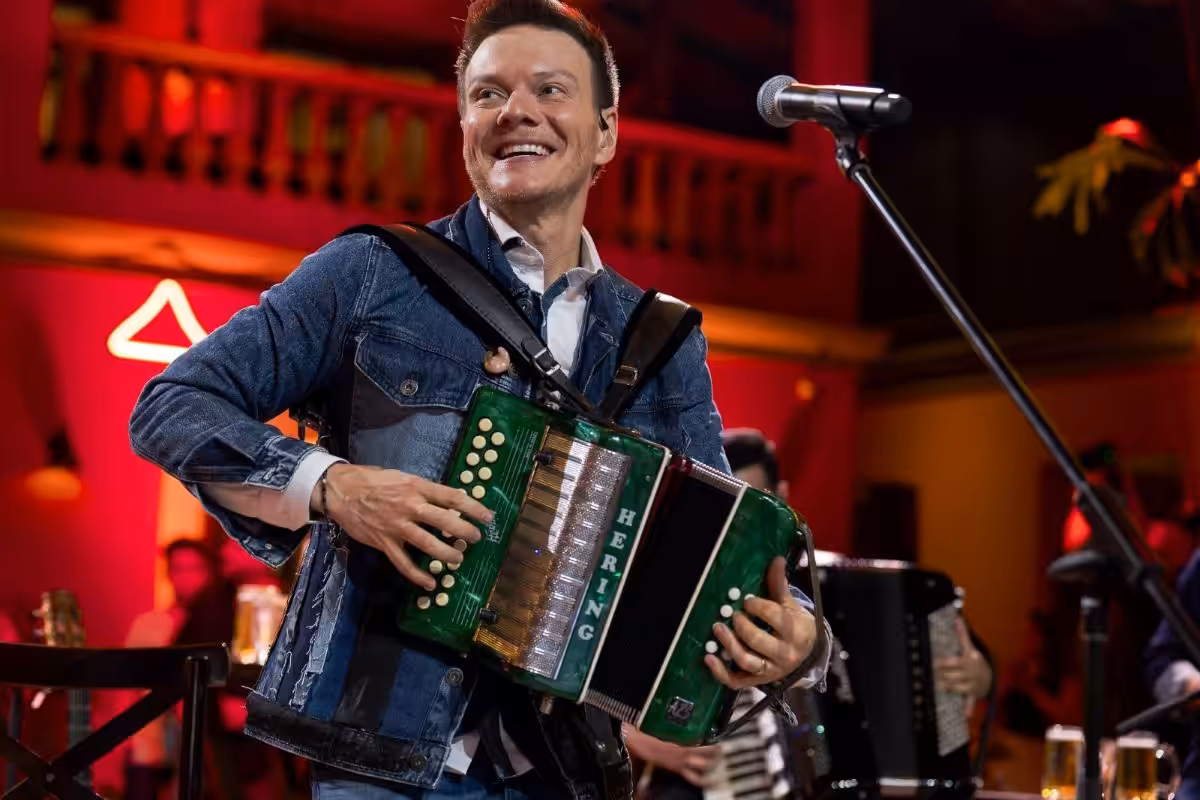 Michel Teló embala o Natal 2025 com show inesquecível na Esplanada!