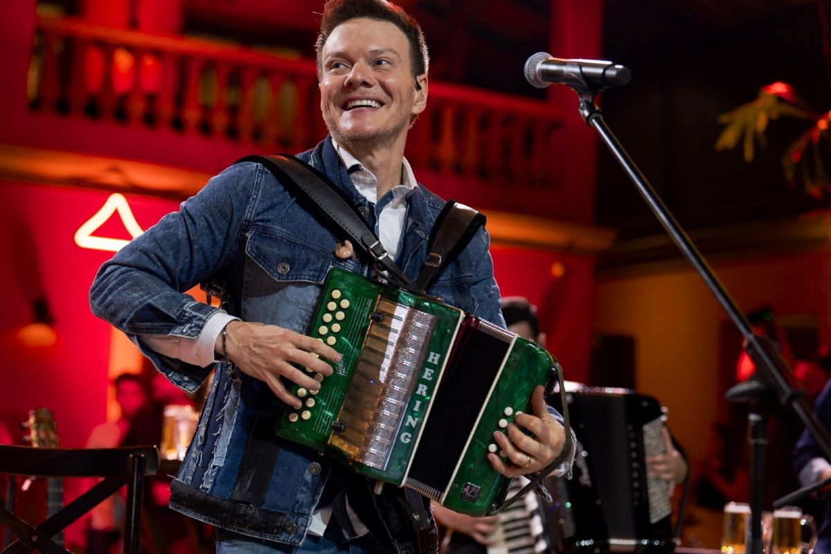 Michel Teló embala o Natal 2025 com show inesquecível na Esplanada!