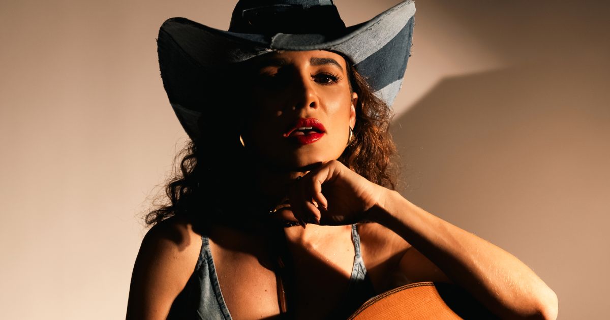 Paula Fernandes revela emoções do novo EP e os desafios na música Paula Fernandes revela emoções do novo EP e os desafios na música