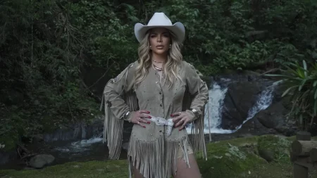 Paula Mattos apresenta “Estrada Sessions 2” e homenageia o sertanejo. Paula Mattos apresenta "Estrada Sessions 2" e homenageia o sertanejo.