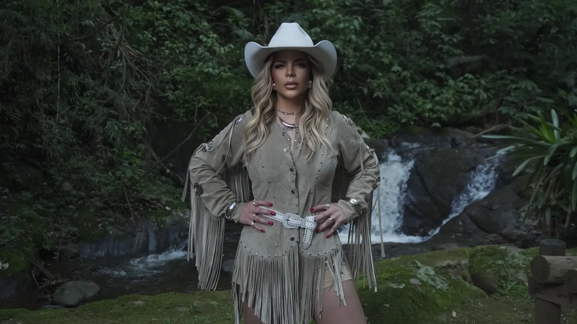 Paula Mattos apresenta "Estrada Sessions 2" e homenageia o sertanejo.