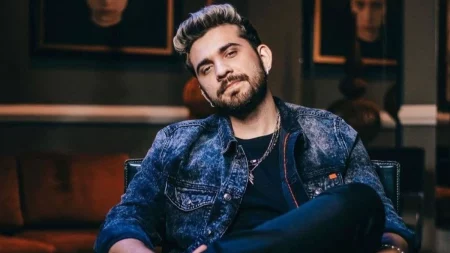 Gustavo Mioto estreia como ator no Globoplay, revela nervosismo com beijos técnicos e detalha bastidores com Maya Aniceto (Foto: rede social)