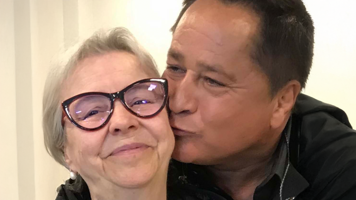 Ede Cury: A Influência Inesquecível no Sertanejo Brasileiro Morre Ede Cury, a fiel escudeira de Leonardo (Foto: Divulgação)