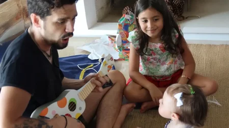 Luan Santana quebra discrição e exibe detalhes do rosto da filha Serena (Foto: Redes Sociais)