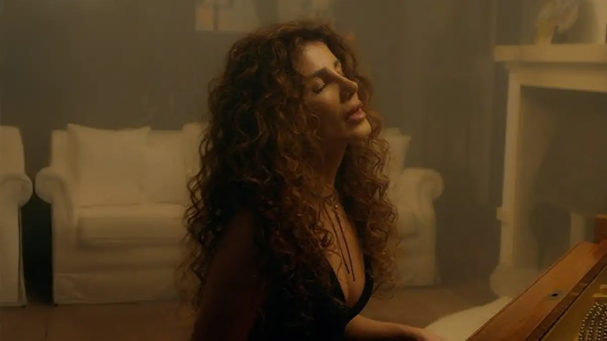 “Amar de Novo” coloca Paula Fernandes no topo da música sertaneja (Foto: Reprodução YouTube)