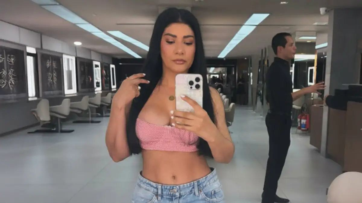 Em rara aparição, Simaria Mendes surpreende ao exibir cintura finíssima Longe dos holofotes, Simaria reaparece com corpo enxuto e fãs vão à loucura (Foto: Reprodução Instagram)