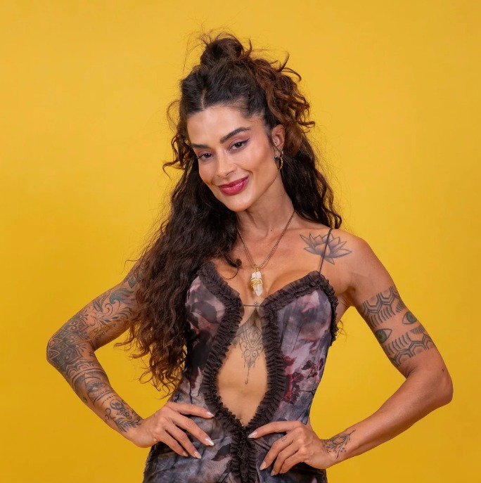 Aline Campos é flagrada com Fred Costa em clima romântico