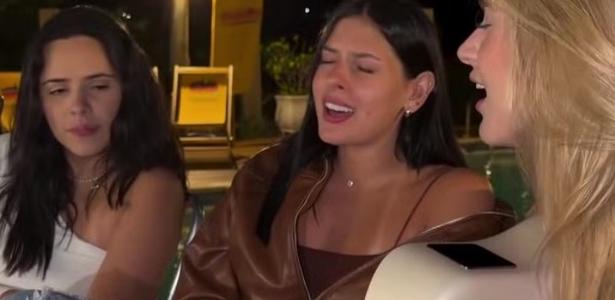 Ana Castela reinventa hit romântico em noite com amigas