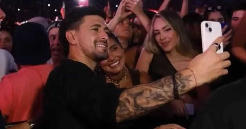 Arrascaeta brilha no camarim de Henrique & Juliano