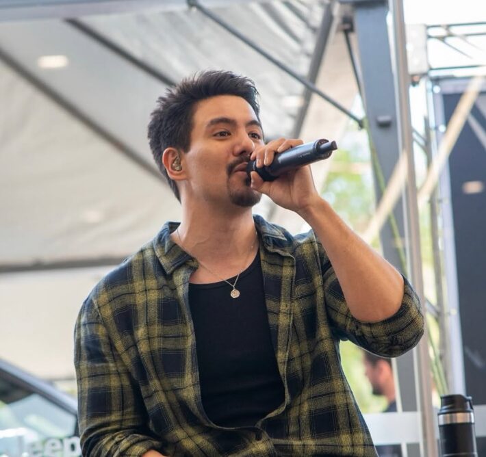 Cantor paranaense viraliza ao homenagear Luciano Huck