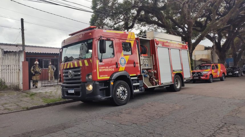 Carregador provoca incêndio em pensão no Prado Velho