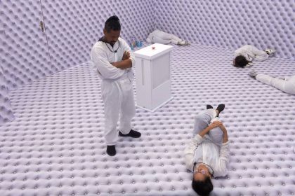 Clima tenso, acusações de abusos e críticas à produção marcam o início do reality NNN 2026 (Foto: Reprodução TV Globo)