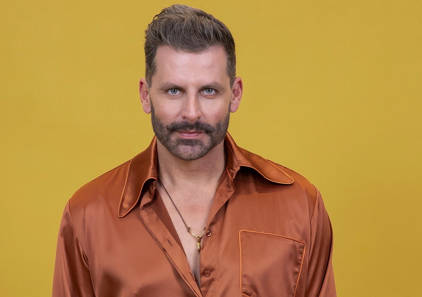 Henri Castelli revela tratamento e mudanças após convulsões