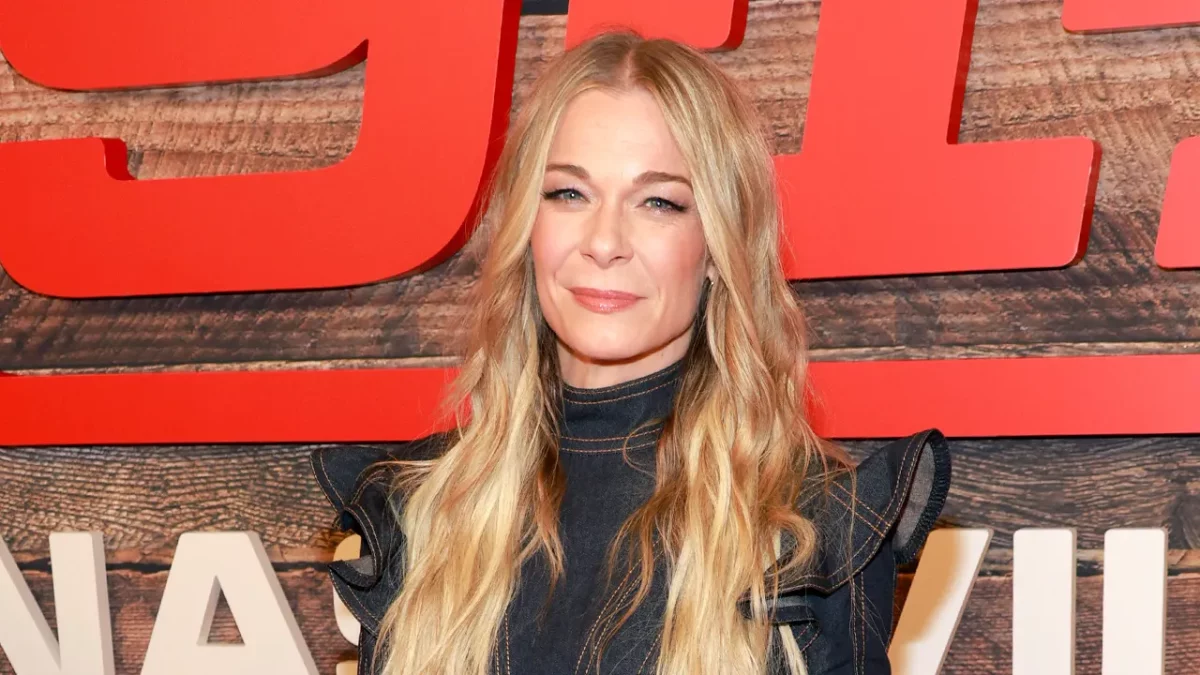 LeAnn Rimes realiza tratamento de troca de plasma de R$10 mil LeAnn Rimes realiza tratamento de troca de plasma de R$10 mil