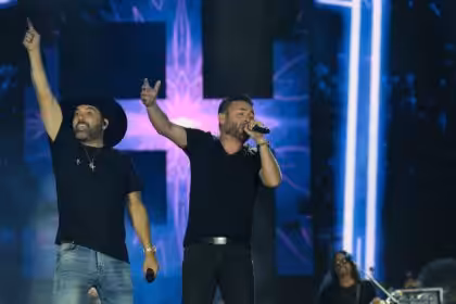 Músico sertanejo canta com Edson e Hudson no Verão Maior Paraná